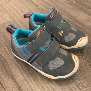 Plae shoes waterproof